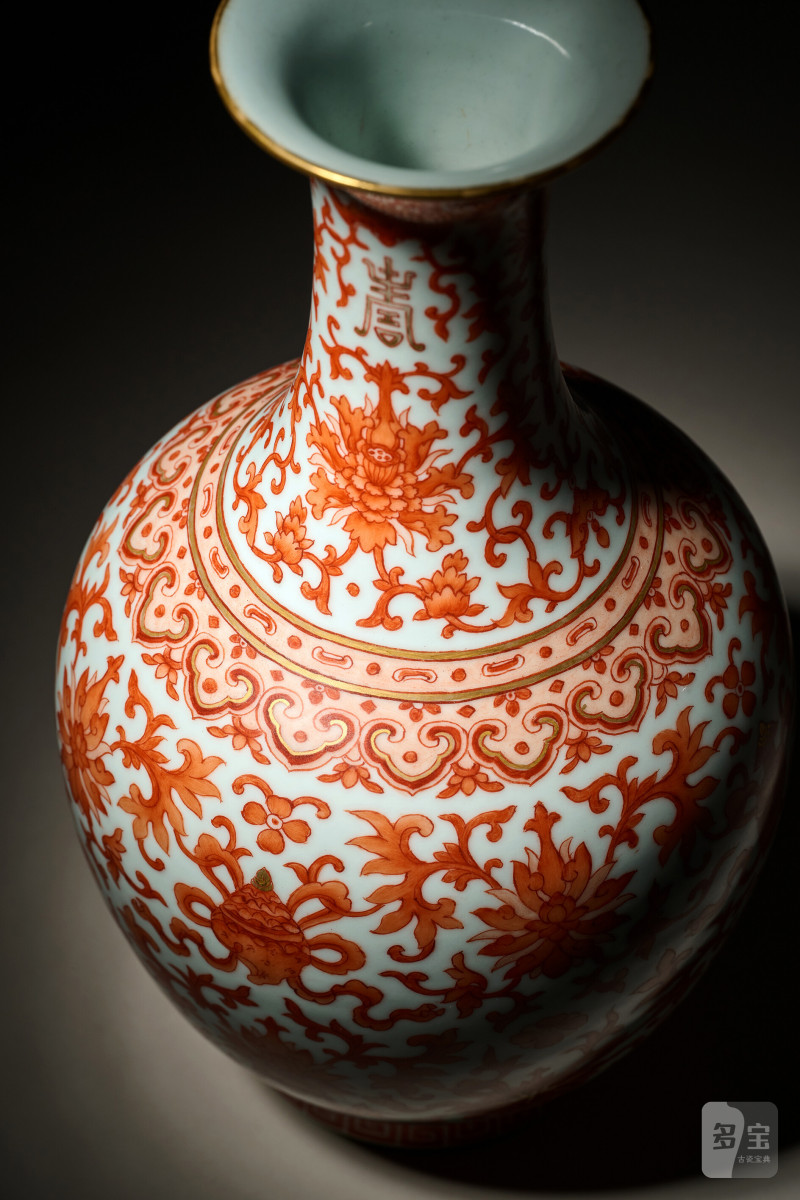 清道光 矾红描金缠枝莲托八吉祥纹瓶 - 图4